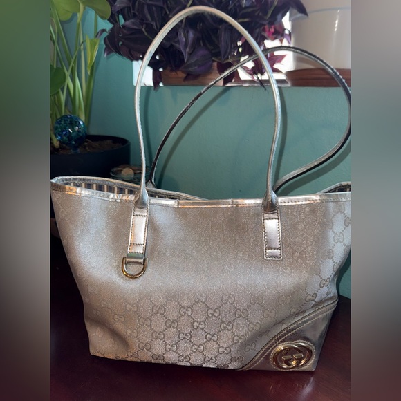 ✨Authentic ✨Gucci Britt Metallic Silver Tote 🩶🤍 - Picture 1 of 16